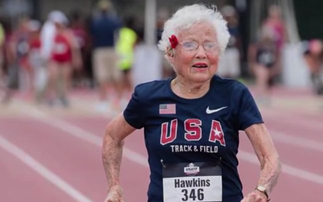 O bunicuță de 103 ani a câștigat primul loc la un maraton de alergat! Video