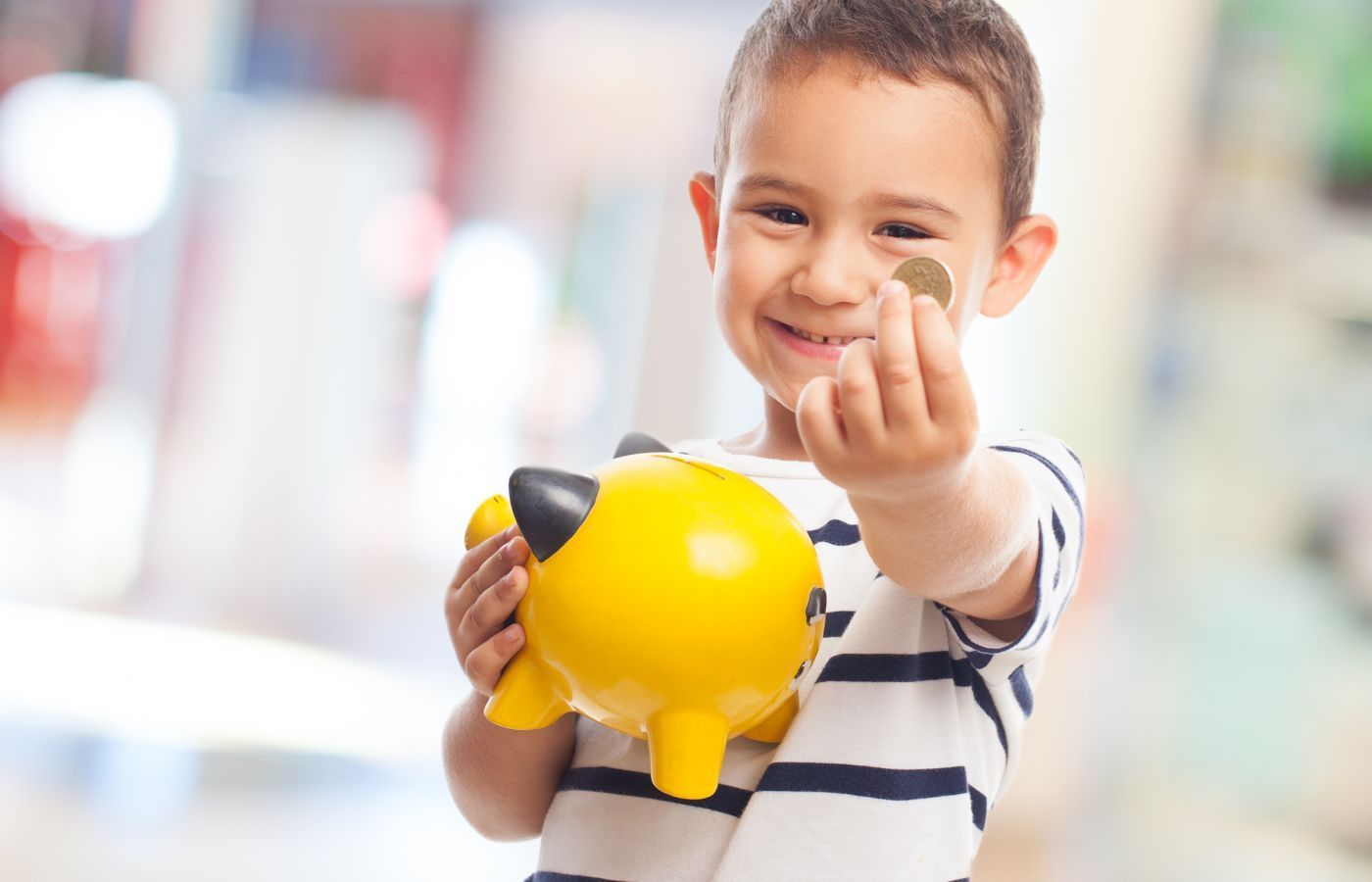 Să dăm sau nu bani copilului? 5 sfaturi de la Adrian Asoltanie, trainer financiar