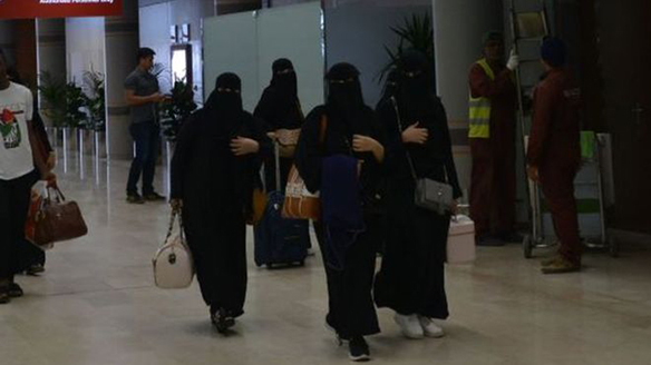 Sauditele pot călători în străinătate fără acordul unui bărbat din familie