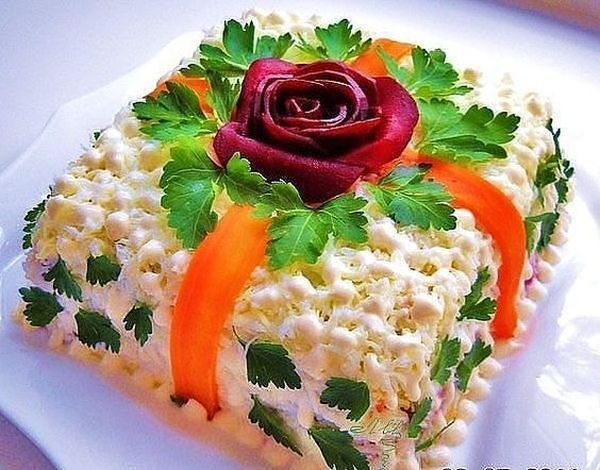 Salata de boeuf reteta clasica si idei spectaculoase pentru a o decora