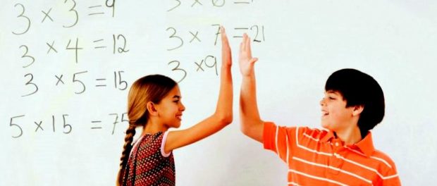 Concluzie surprinzătoare: Sunt băieții mai buni la matematică decât fetele?