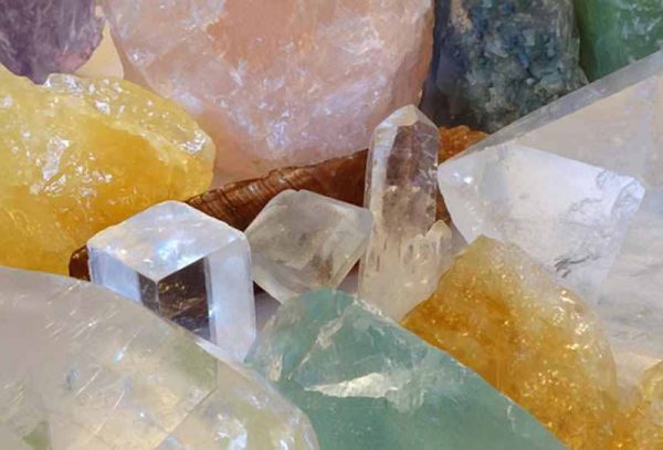 Ce cristale adună energii benefice pentru casa ta