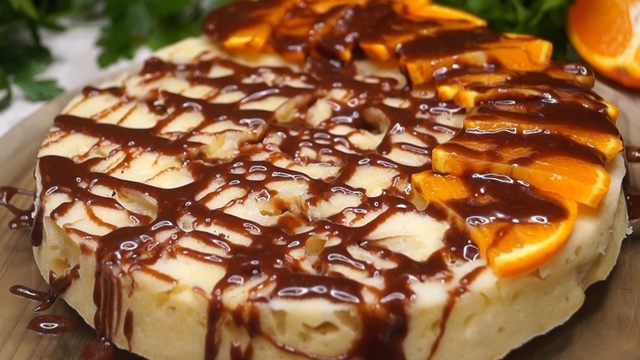 Prăjitură pufoasă și fină cu mere, gata în 15 minute – Rețetă rapidă, super delicioasă