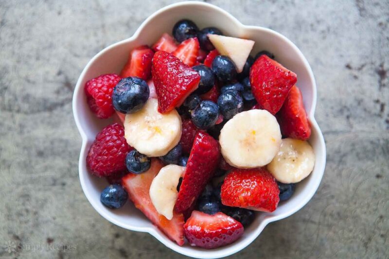 E bine să mănânci fructe înainte de culcare? La ce pericole te expui