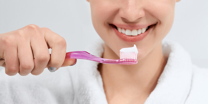 7 metode eficiente de albire a dinților în mod natural