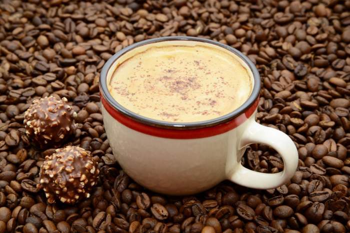 De ce e bine să pui scorțișoară în cafea. Beneficiile uimitoare pentru organism
