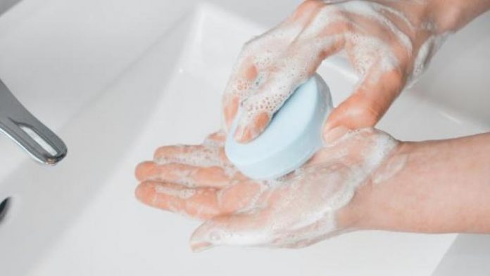 10 obiecte magneti de microbi – Spală-te pe mâini imediat după ce le atingi