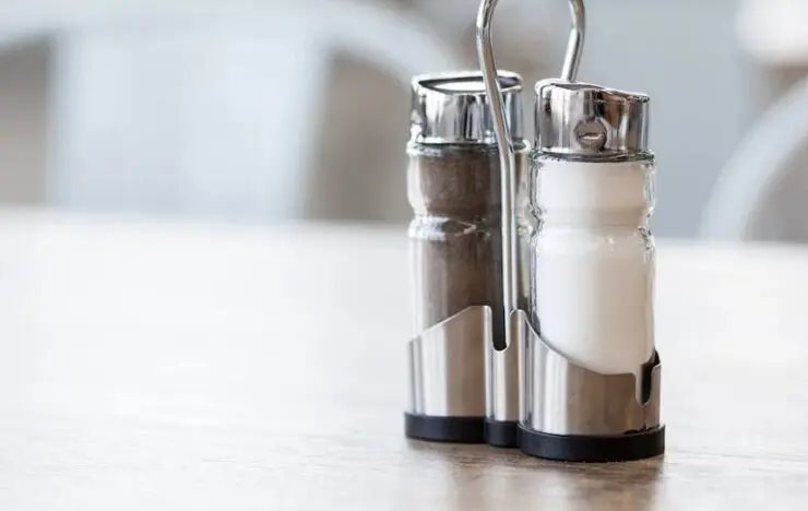 5 trucuri geniale cu sare pentru casa ta de care habar nu aveai. Totul va străluci