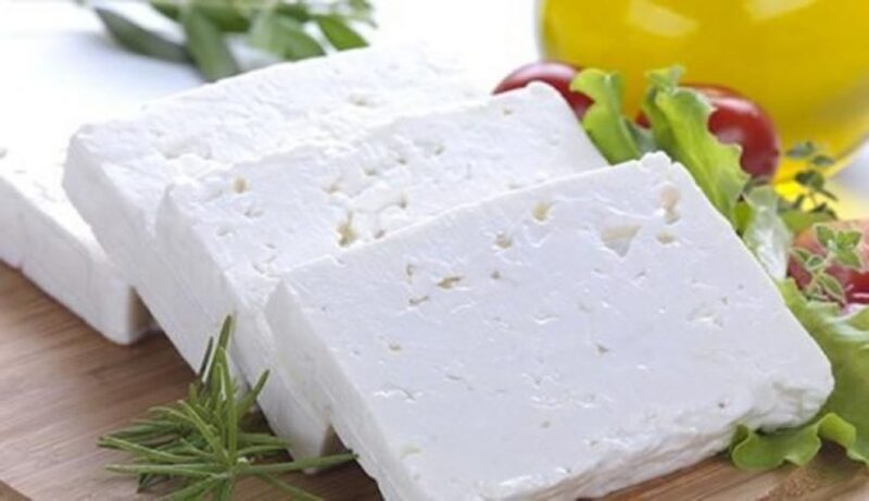 Nutriționiștii recomandă: Tipurile de brânză care NU îți cresc colesterolul