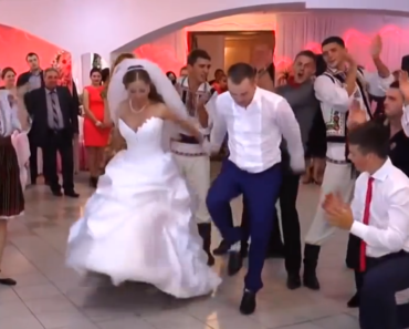 Un extraordinar dans moldovenesc interpretat la nunta!