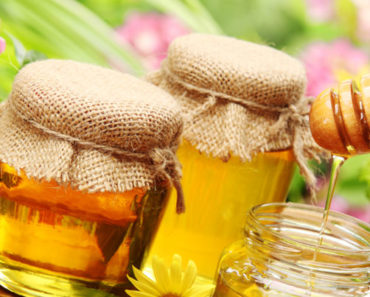 Testul prin care îți vei da seama imediat dacă mierea este naturală!