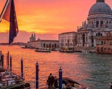 Veneţia vrea să taxeze zecile de milioane de turişti care vin să-i viziteze centrul istoric
