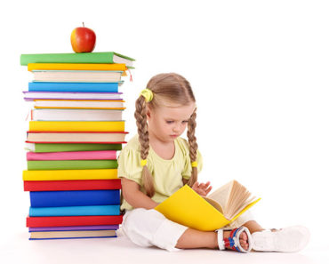 10 metode să ne convingem copiii să citească