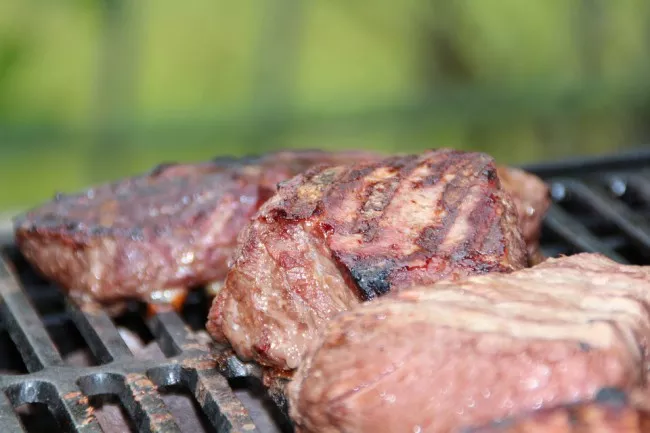 Cum te îmbolnăvește de cancer carnea la grătar