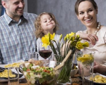 5 motive pentru care merita sa mananci zilnic acasa, cu familia