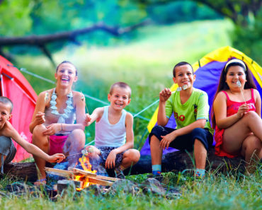 8 motive pentru care e bine să-ți înscrii copilul la o tabără de vară!