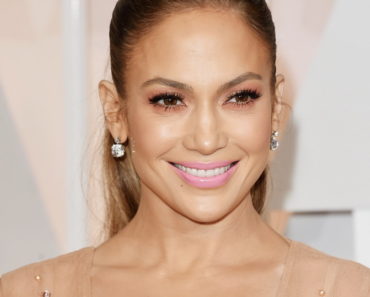 Jennifer Lopez împlinește astăzi 50 de ani!