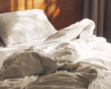 Sfatul unui renumit microbiolog: cât de des trebuie schimbată lenjeria de pat
