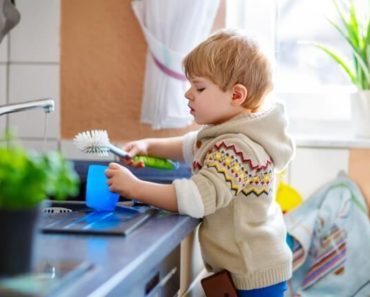 Treburile casnice si responsabilizarea copilului