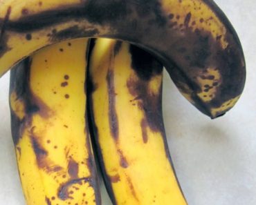 Iată ce pățești dacă mănanci banane cu coajă neagră