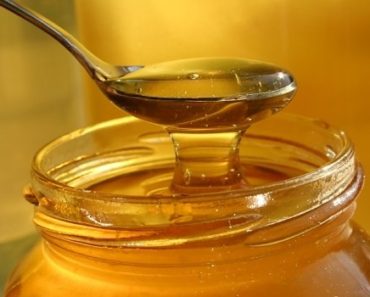 O lingură de miere în fiecare seară – Regenerează ficatul, protejează creierul şi ajută la scăderea în greutate