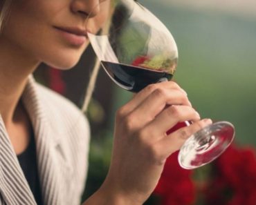 Vinul, un adevărat medicament dacă e băut în cantităţi mici: TOP 6 beneficii pentru sănătate