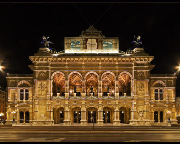Opera de Stat din Viena transmite spectacolele din program gratuit pe internet pana pe 2 aprilie. Din distributie fac parte 2 cantareti de opera romani si o cantareata din Republica Moldova