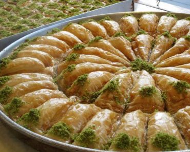Iată cum se prepară baclavaua perfectă – Rețetă turcească, cu adevărat delicioasă