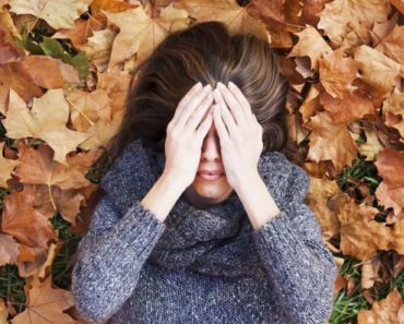 Depresia de toamnă: 6 sfaturi de la un psihoterapeut cum să faci față stărilor negative