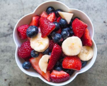 E bine să mănânci fructe înainte de culcare? La ce pericole te expui