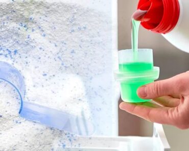 Care este diferența între detergent pudră și lichid. Detaliul pe care nu ți l-a spus nimeni până acum