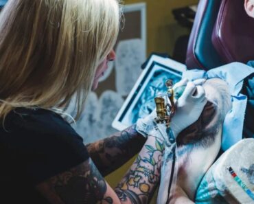 Cum se face un tatuaj? Ce boli poți lua dacă îți faci un tatuaj?